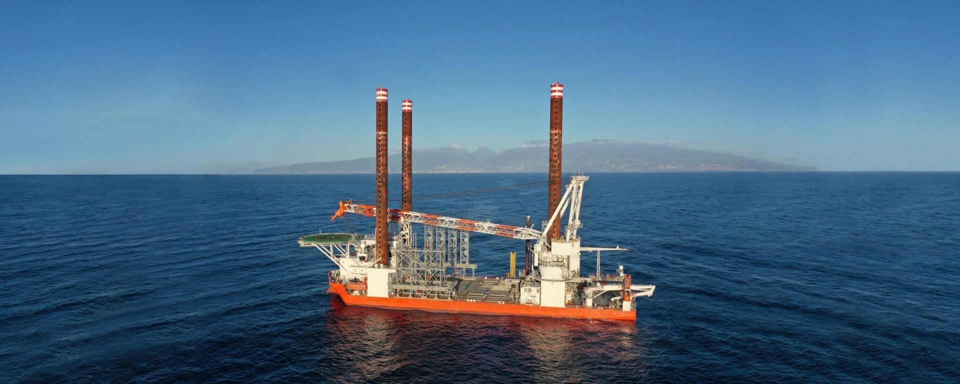 ADC Energy. Ltd. WTIV en el mar